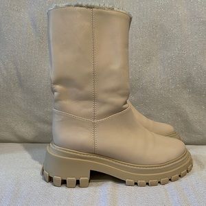 Winter boots by Schutz. Leather, warm Sherpa lining, eggshell, cream. Size 6.5